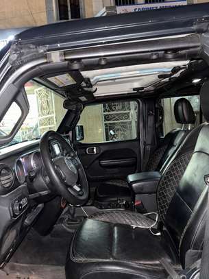 Jeep Wrangler Rubicon Unlimited image 8