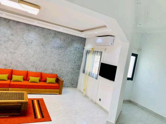 Appartement moderne avec piscine privée et jardin sécurisé image 11