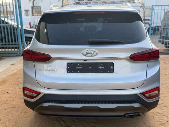 Hyundai santa fe image 3