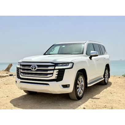 Toyota Land Cruiser LC 300 image 3