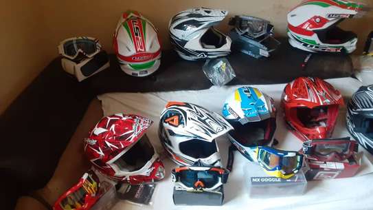 arrivage casques neuves homologués image 3