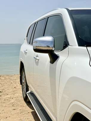 Toyota Land Cruiser LC 300 image 6