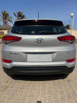 Hyundai tucson image 2