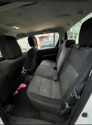 Location pick-up Toyota Hilux nouveau modèle by cfao image 3