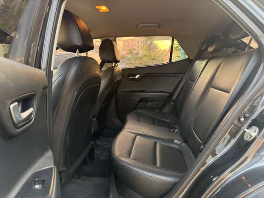 Kia stonic image 3