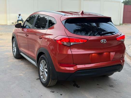 HYUNDAI TUCSON image 5