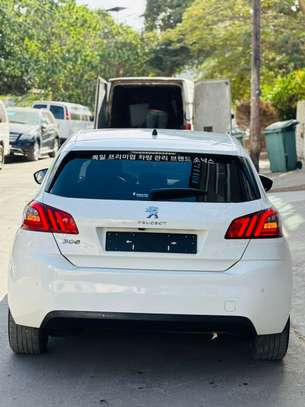 Peugeot 308 2018 image 11