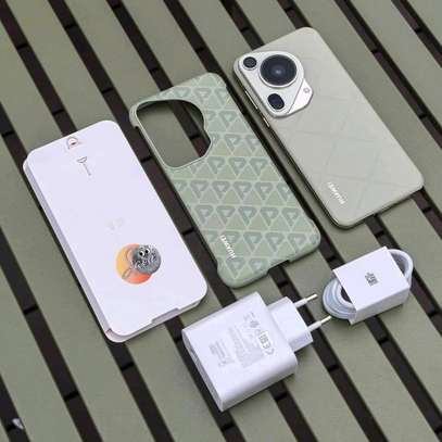 Huawei Pura 70 Ultra image 2