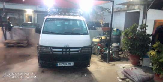Toyota Hiace 12 places blanc van spacieux fiable image 3