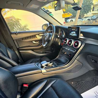 Mercedes glc 300 image 8