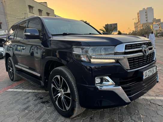 TOYOTA LAND CRUISER V6 2021 image 1