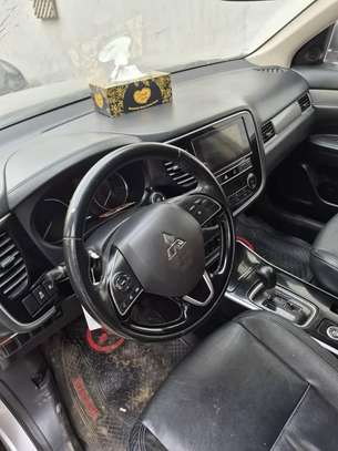 Mitsubishi Outlander SUV 2019 image 4