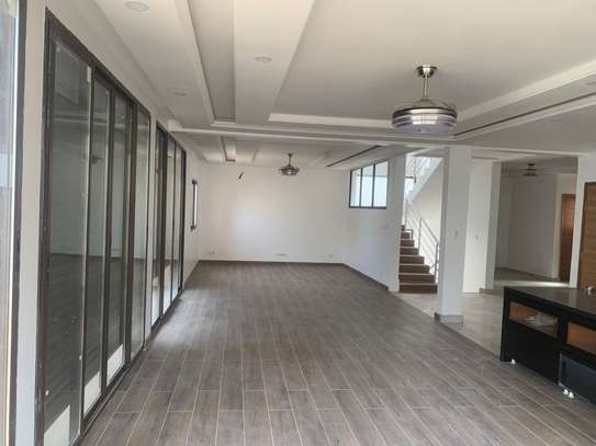 Villa R+2 à louer aux Almadies ! image 8