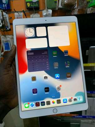 iPad 8th 7th 6th air 2 wifi cellulaire disponible image 3
