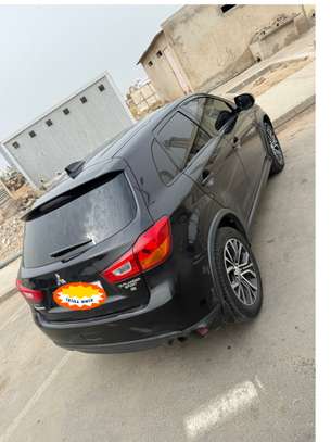 Mitsubishi outlanders image 4