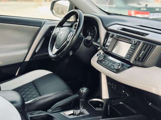 Toyota RAV 4 xle 2018 image 12