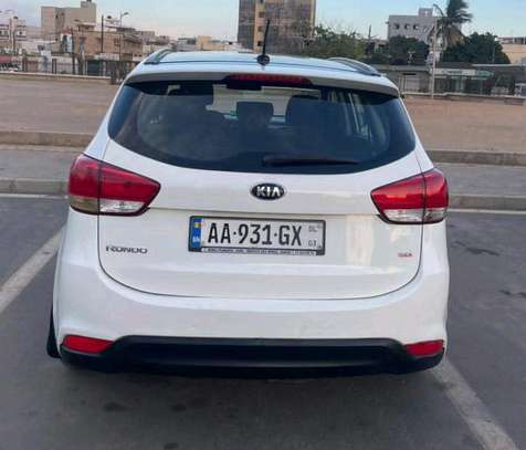 KiA rondo 2015 Automatic Essence image 1