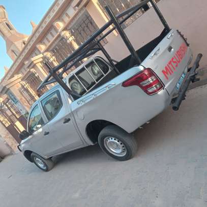 Mitsubishi l200 2019 image 5