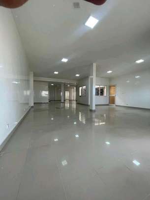 Plateau de bureaux au Point E image 7