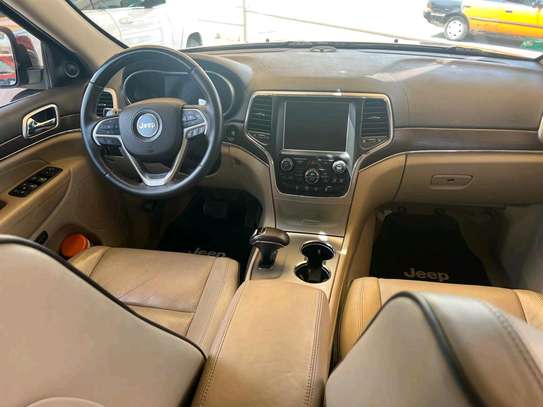 Jeep grand Cherokee image 7