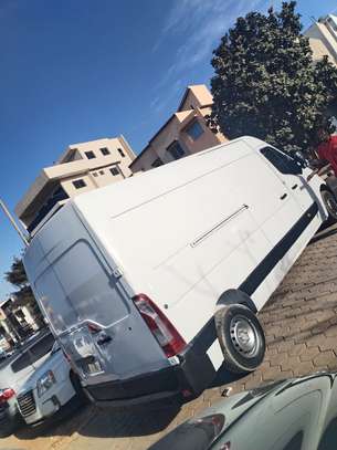 Renault master image 2