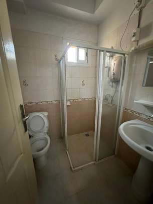 Villa R+2 à louer à la cité Alioune Sow image 10