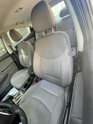Hyundai Elentra image 9