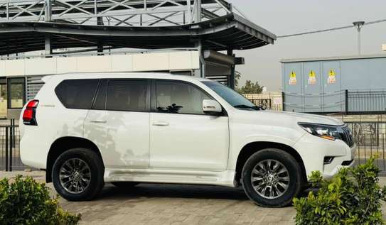 Toyota Prado image 4