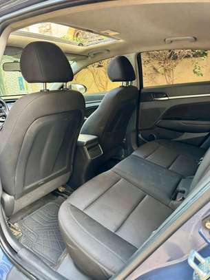 Hyundai Elantra image 6