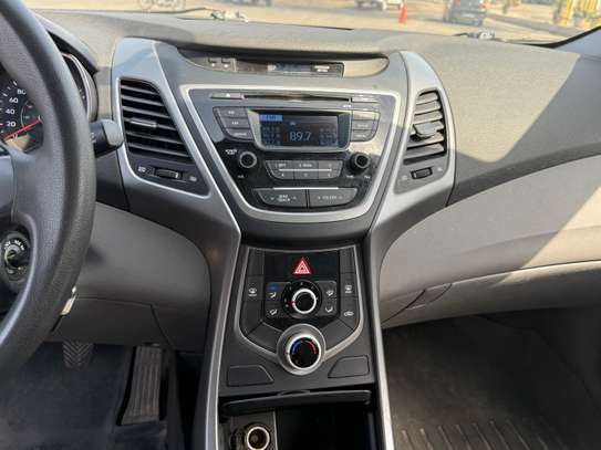 Je vend ma Hyundai Elantra 2016 Manuel essence image 14