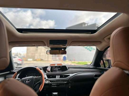 LEXUS UX 200 SPORT 2021 FULL image 16
