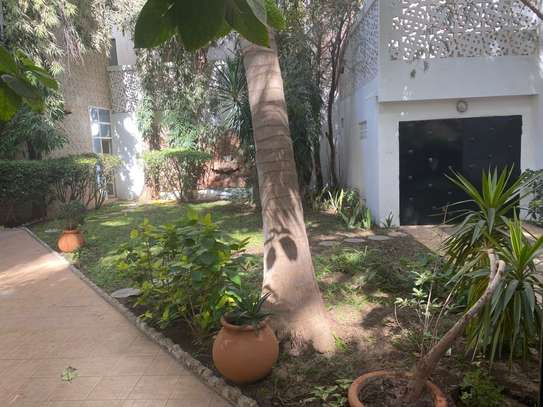 VILLA R+ 1 SISE AU POINT E image 3