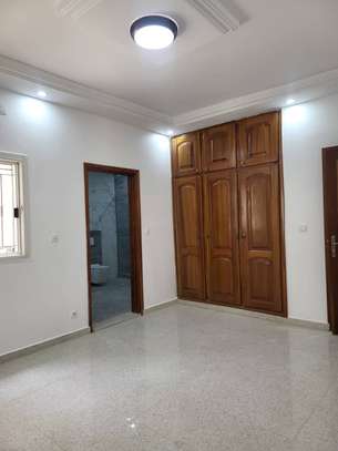 Villa F6 R+1 à Mermoz image 13