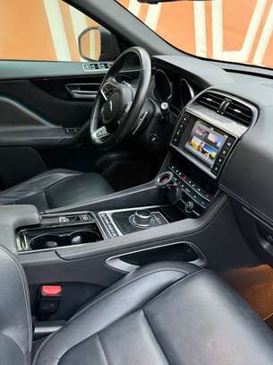 Jaguar F-PACE 2018 image 7