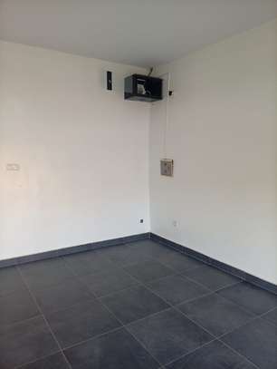Magasin à Louer 22 m² à Saly, en Face d’Urgences 24 image 1
