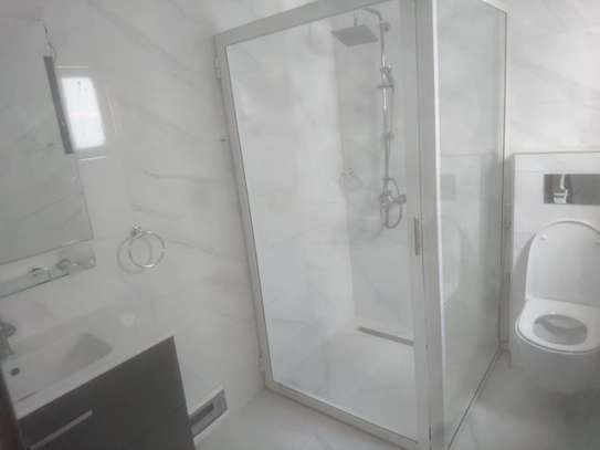 Apparemment type F3 sur Mermoz Batrain image 4