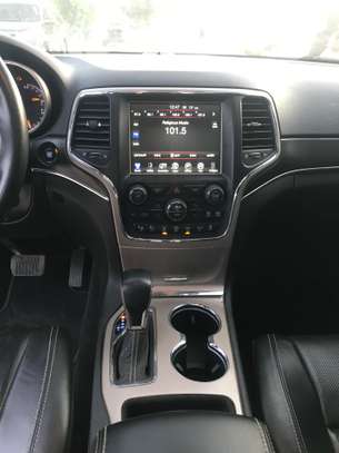 Jeep Grand Cherokee image 10