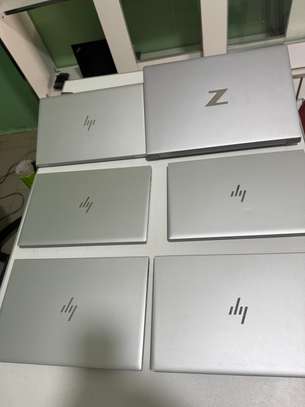 Hp elitebook 830 G8 core i5 image 3