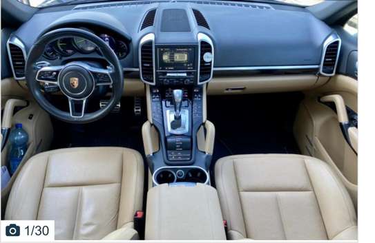 PORSCHE CAYENNE S E-HYBRID PLATINUM EDITION image 3