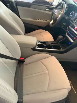 Hyundai sonata image 4