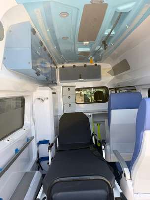 AMBULANCE MÉDICALISÉ image 9