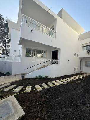 Grande maison a louer aux Almadies image 1
