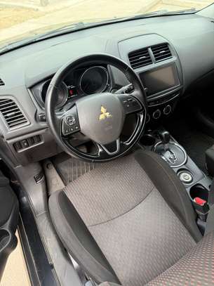 Mitsubishi outlanders image 5