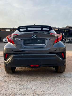 Toyota C-HR hybrid 2018 image 4