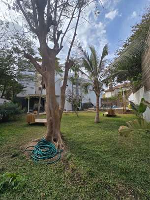 Villa F6 R+1 avec Jardin et Piscine- Cité Africa image 1