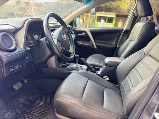 Toyota RAV4 2017 image 4
