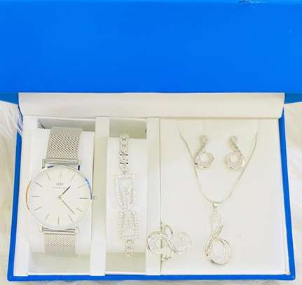 Coffret plaqué montre,bracelet,bague,chaine,boucle d'oreille image 1