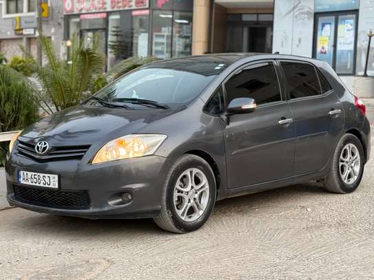 Toyota Auris image 2