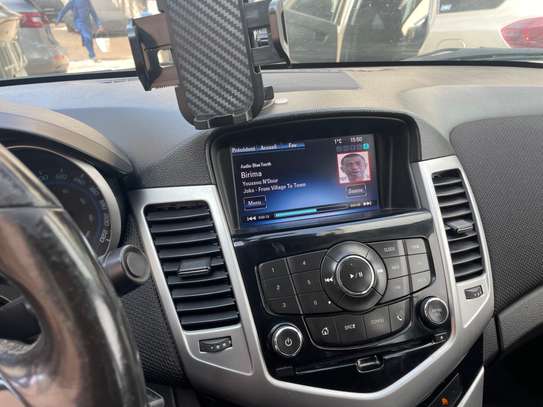 Chevrolet Cruze image 2