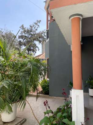 Villa en bordure de route a Ouest Foire image 5